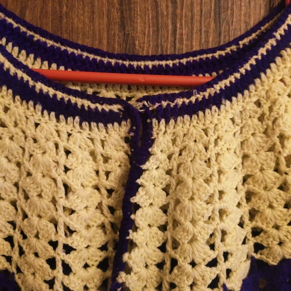 Hand woven woolen jacket - Picture 3 of 8